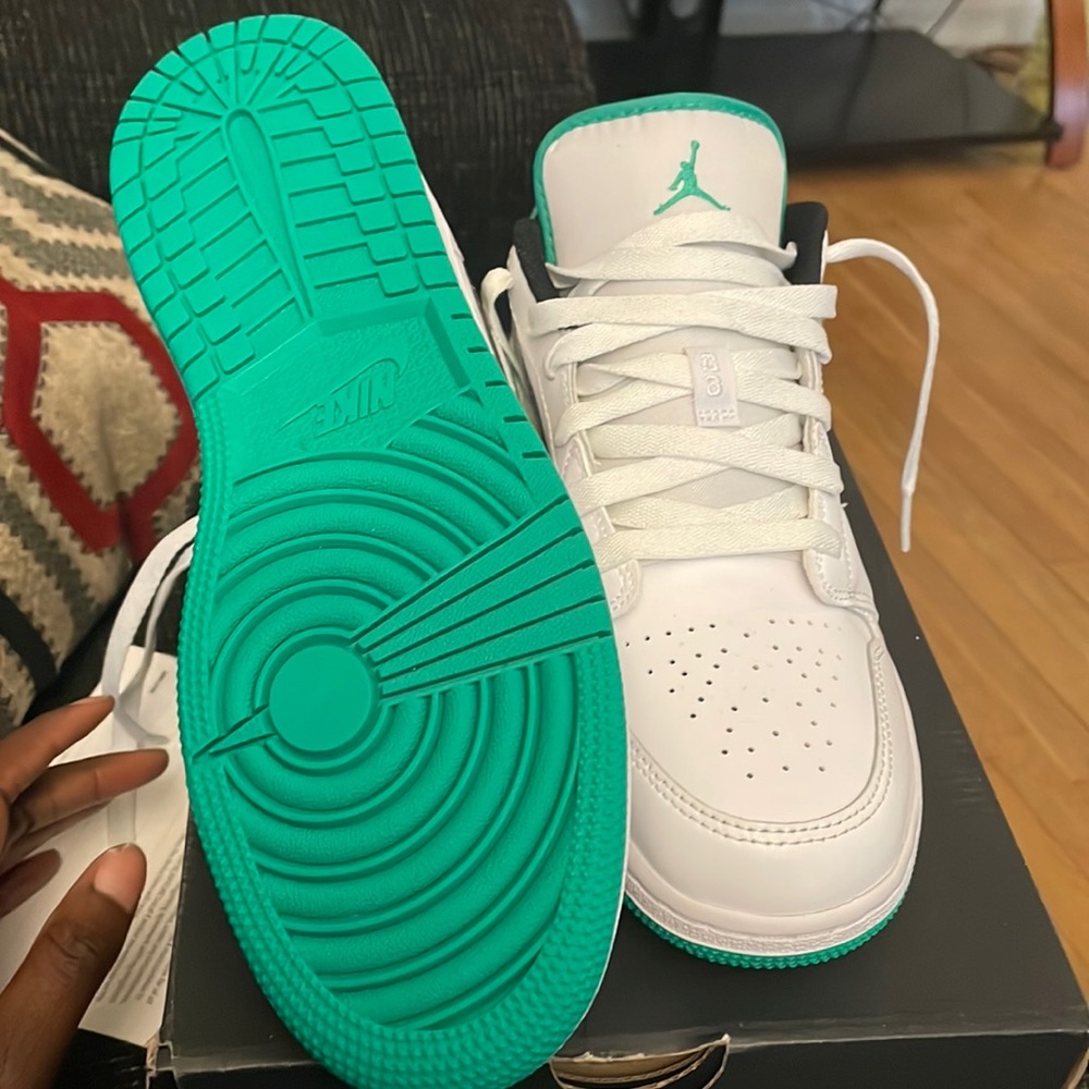 Jordan 1’s low top grade school size 7